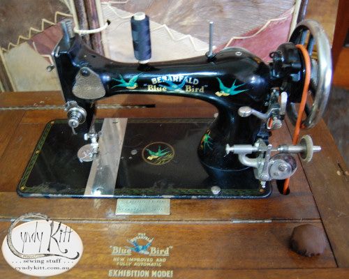 NEW SEWING MACHINE WITH BLUE BIRD FIGURINE SO NICE *MINT CONDITION* 